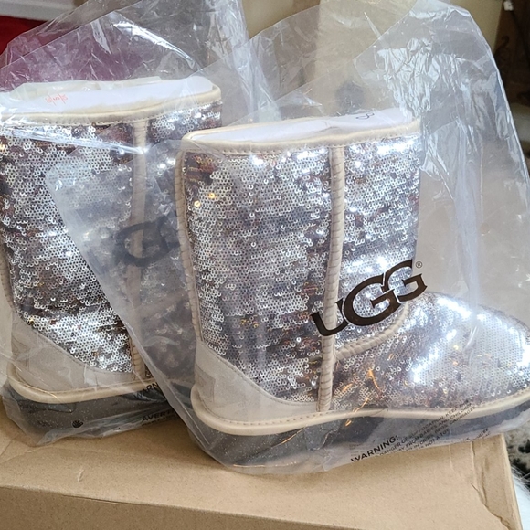 UGG Shoes - UGG Classic Short Sparkles